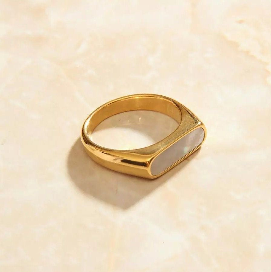 SIGNET RING