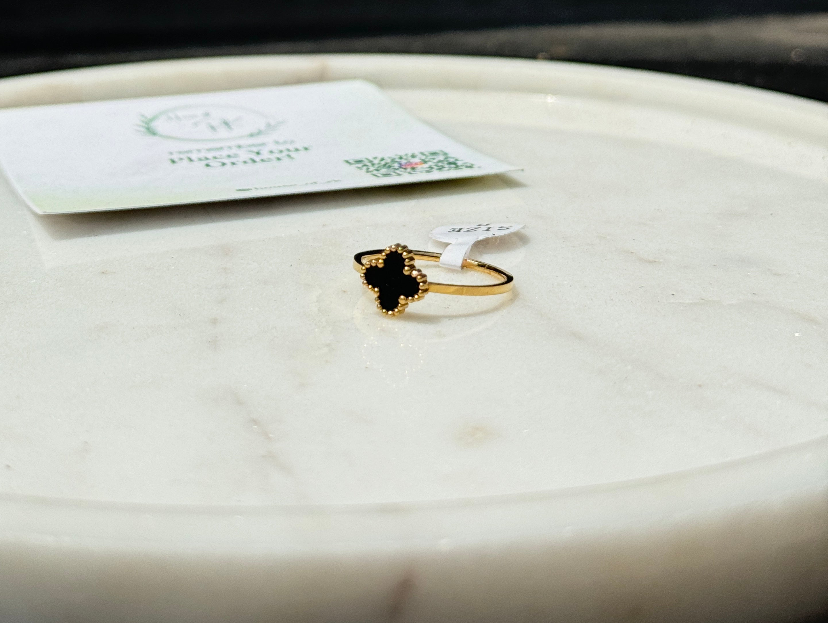 Clover Ring (Black)