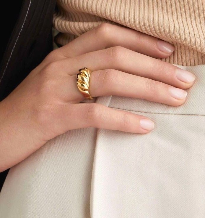 Crossiant Ring